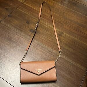 Micheal Kors crossbody wallet purse